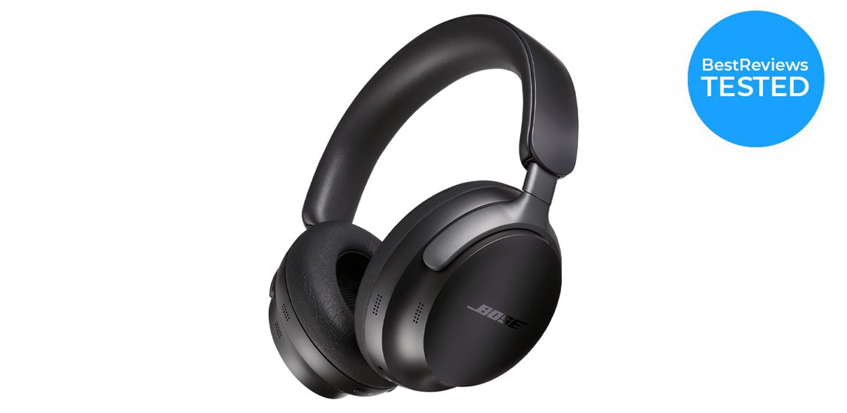 Woman wearing Bose QuietComfort Ultra Wireless Noise-Cancelling Headphones and leaning back Woman wearing Bose QuietComfort Ultra Wireless Noise-Cancelling Headphones and leaning back