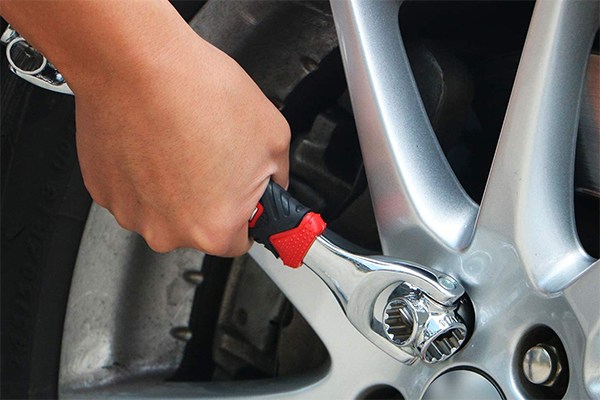 Universal Socket Wrench for Auto