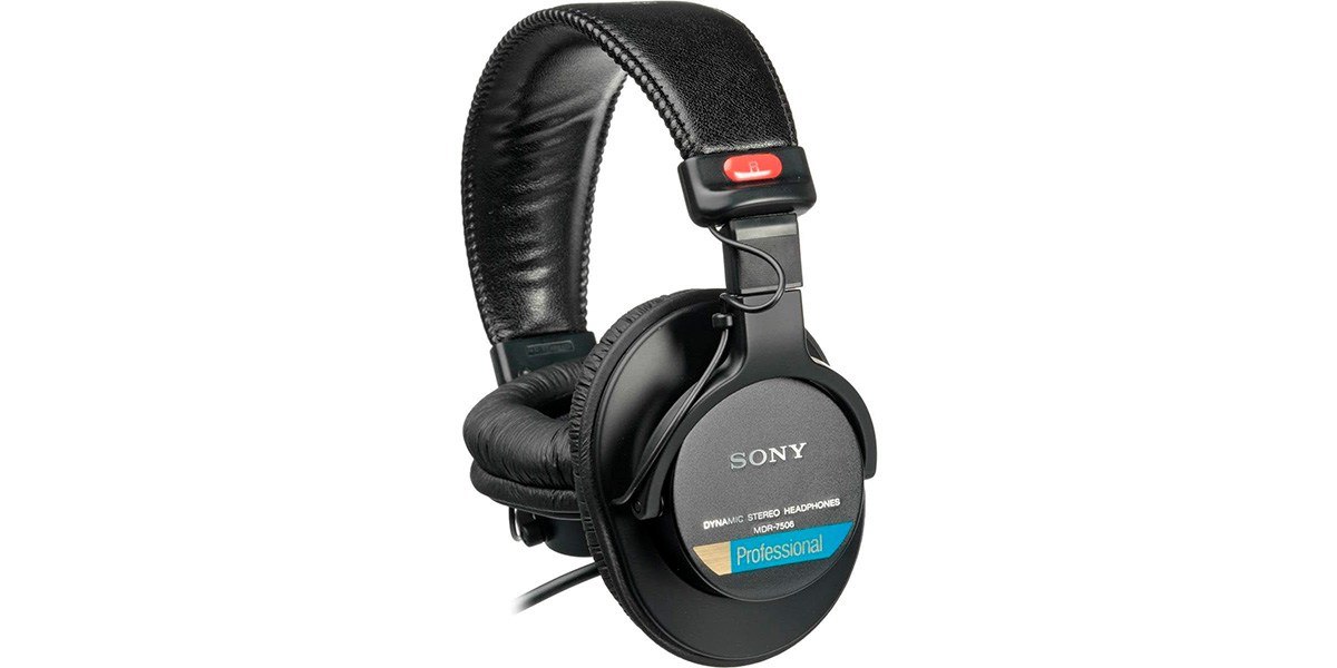 Sony MDR-7506 on white background